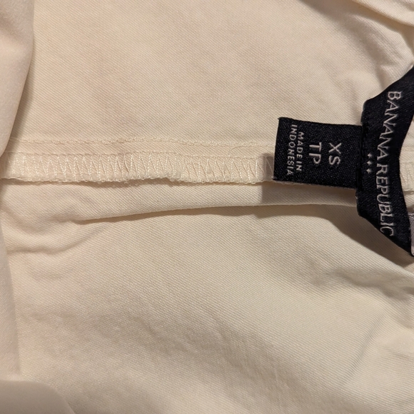 Banana Republic Cross-Front Tank Top - Size XS - Cream Color - Minimalist & Chic - Picture 4 of 4